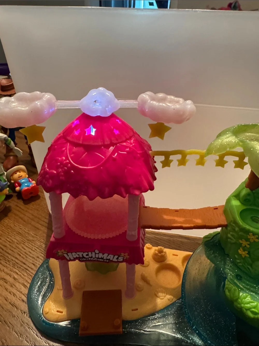Hatchimals Colleggtible Tropical Island Party Set.